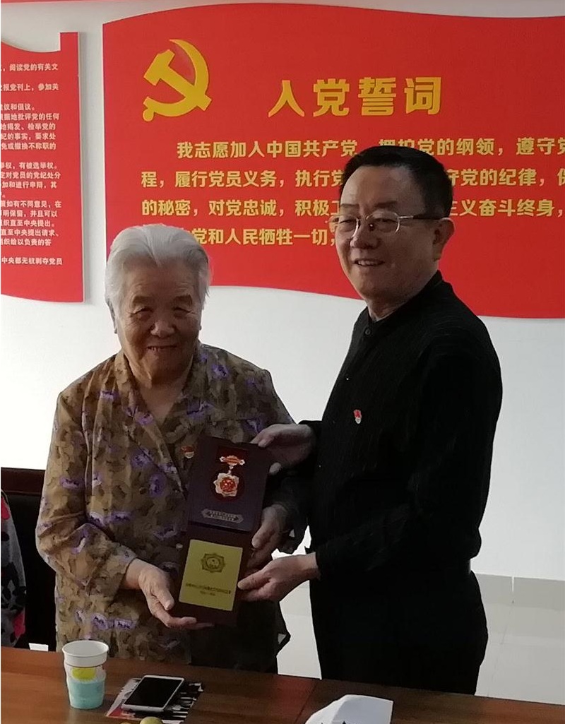 潍坊口腔医院老党员刘雪姿荣获“庆祝中华人民共和国成